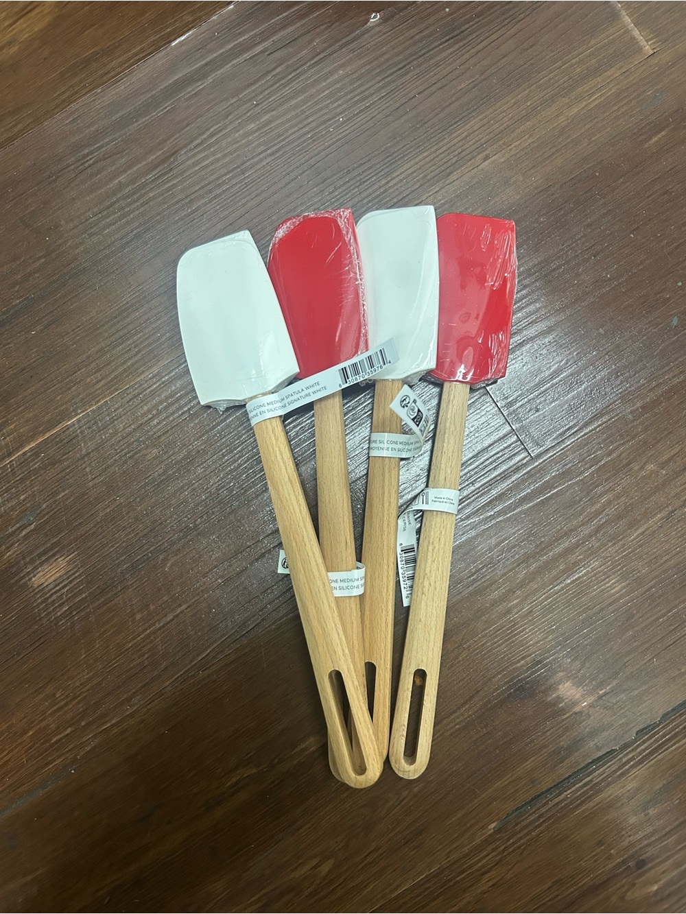 Set of 4 Le Creuset Spatulas 2 red, 2 white